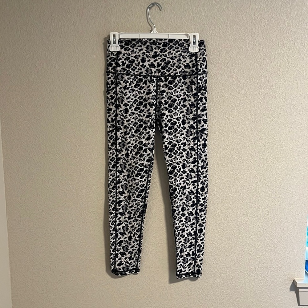 ZYIA active snow leopard leggings size 8-10